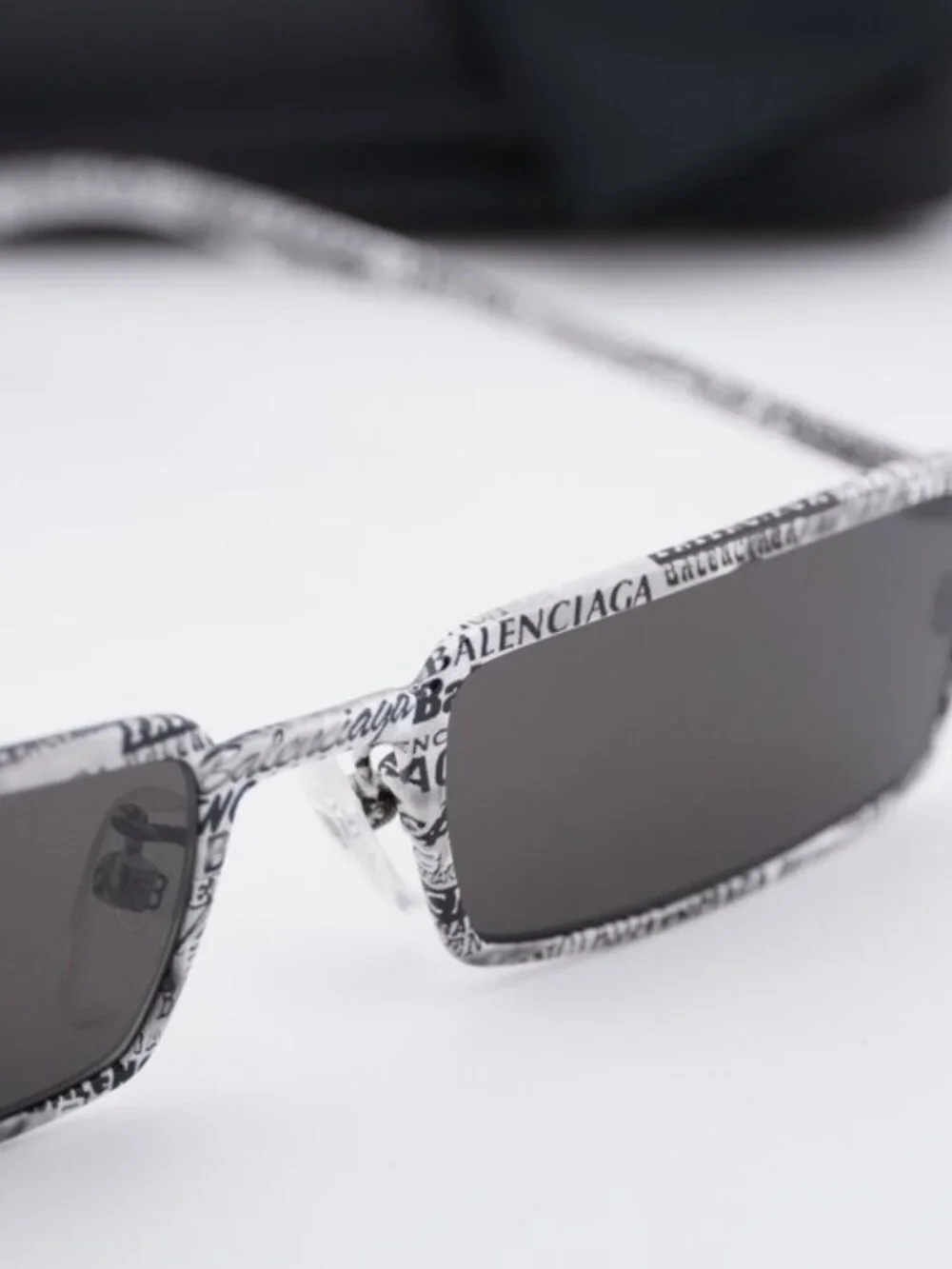 Balenciaga model bb0082s
